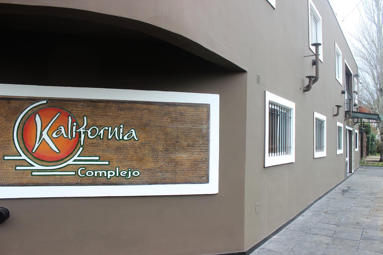 Complejo Kalifornia Apartment Pilar  Bagian luar foto